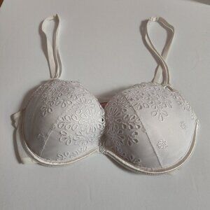 Ladies SZ 32D Victoria's Secret White Eyelet Push-Up Bra